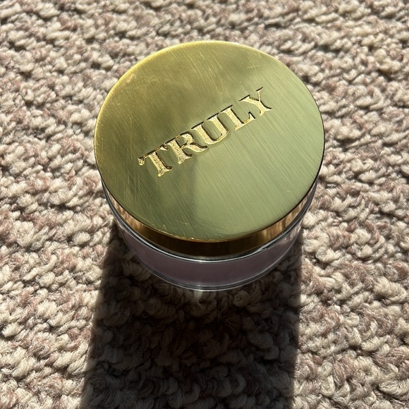 New Truly Glazed Donut Facial Glow Cream 90ml - Picture 8 of 8